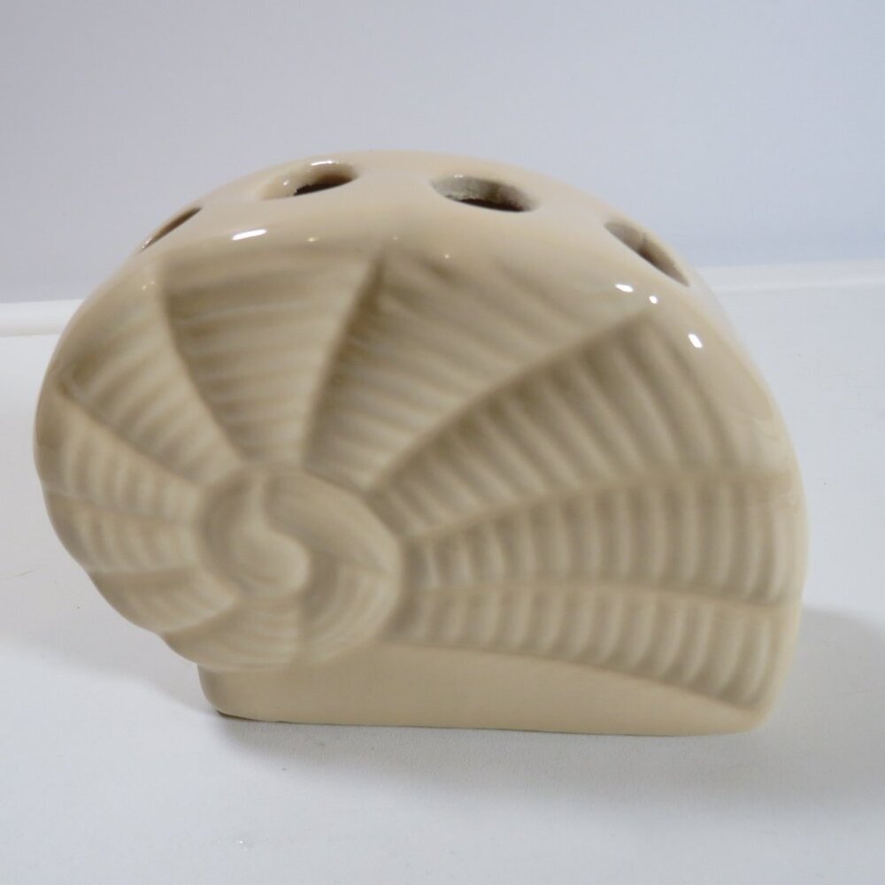 Tan Ceramic Embossed Seashell Toothbrush holder Glazed Vintage